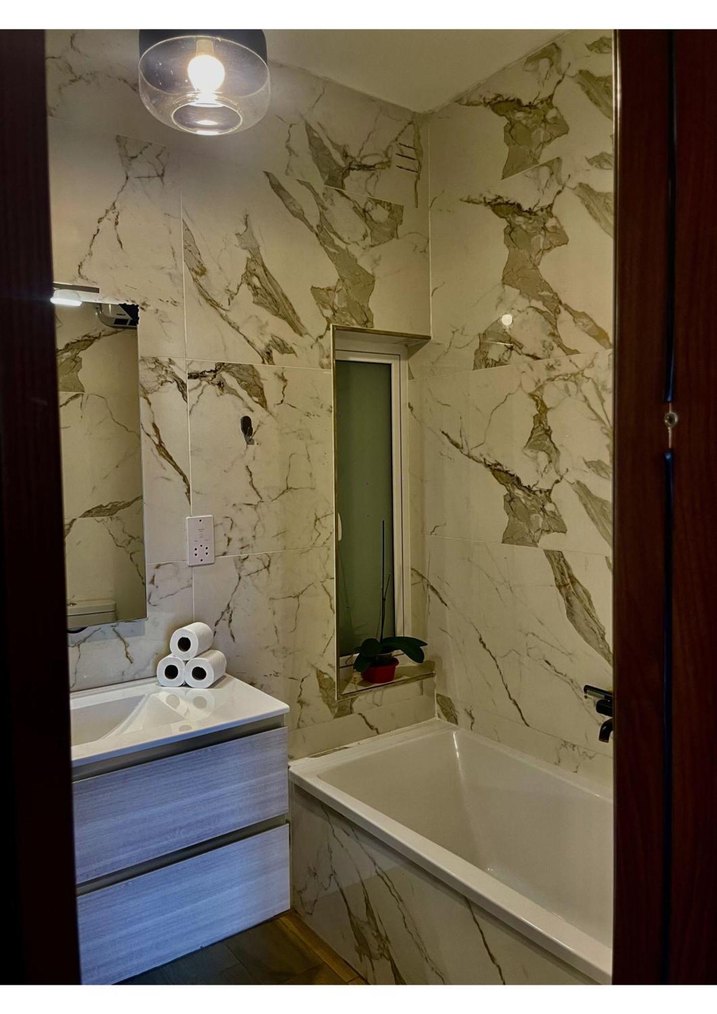 Airport Accommodation Bedroom With Bathroom Self Check In And Self Check Out Air-Condition Included Mqabba Exterior foto