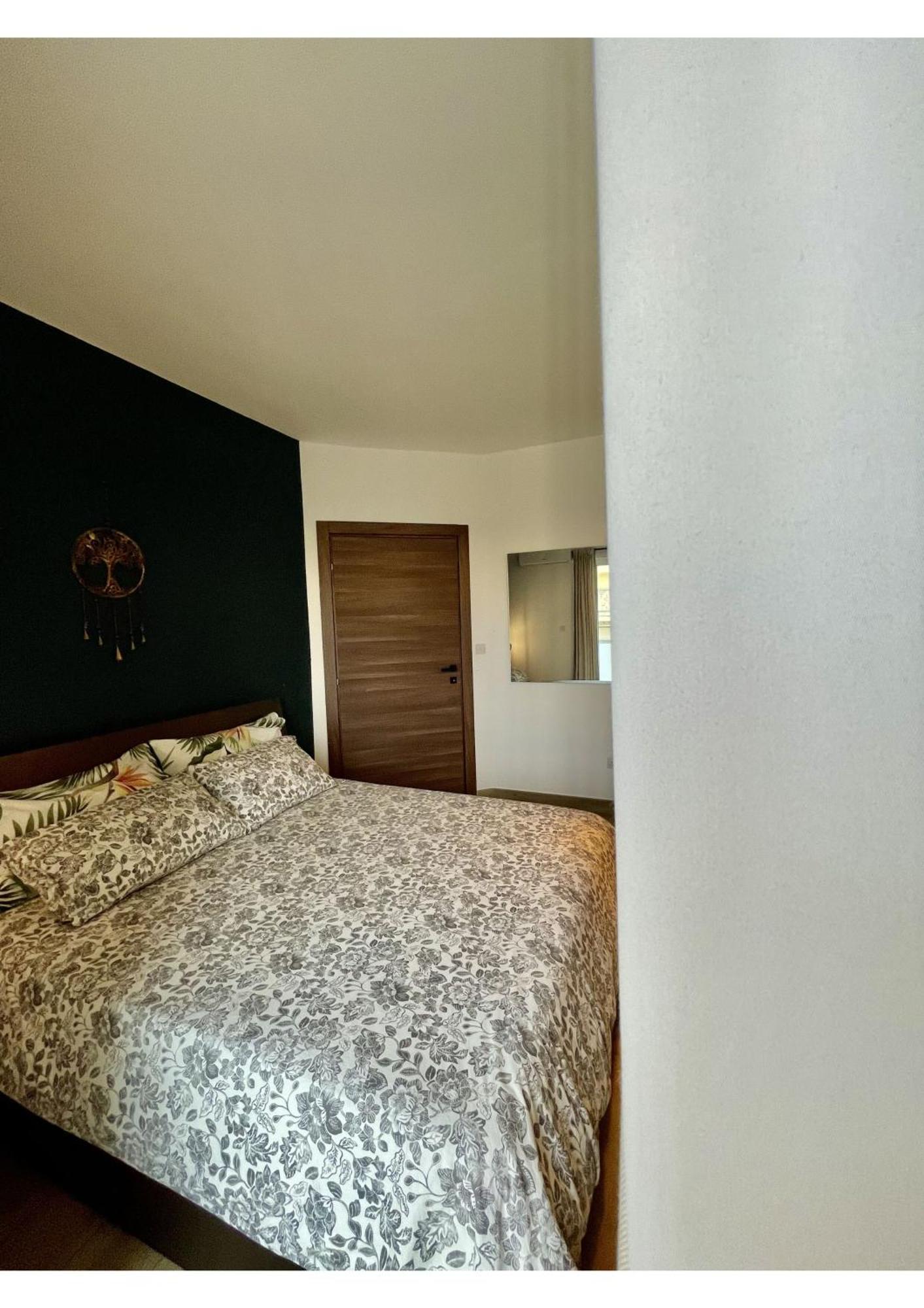 Airport Accommodation Bedroom With Bathroom Self Check In And Self Check Out Air-Condition Included Mqabba Exterior foto